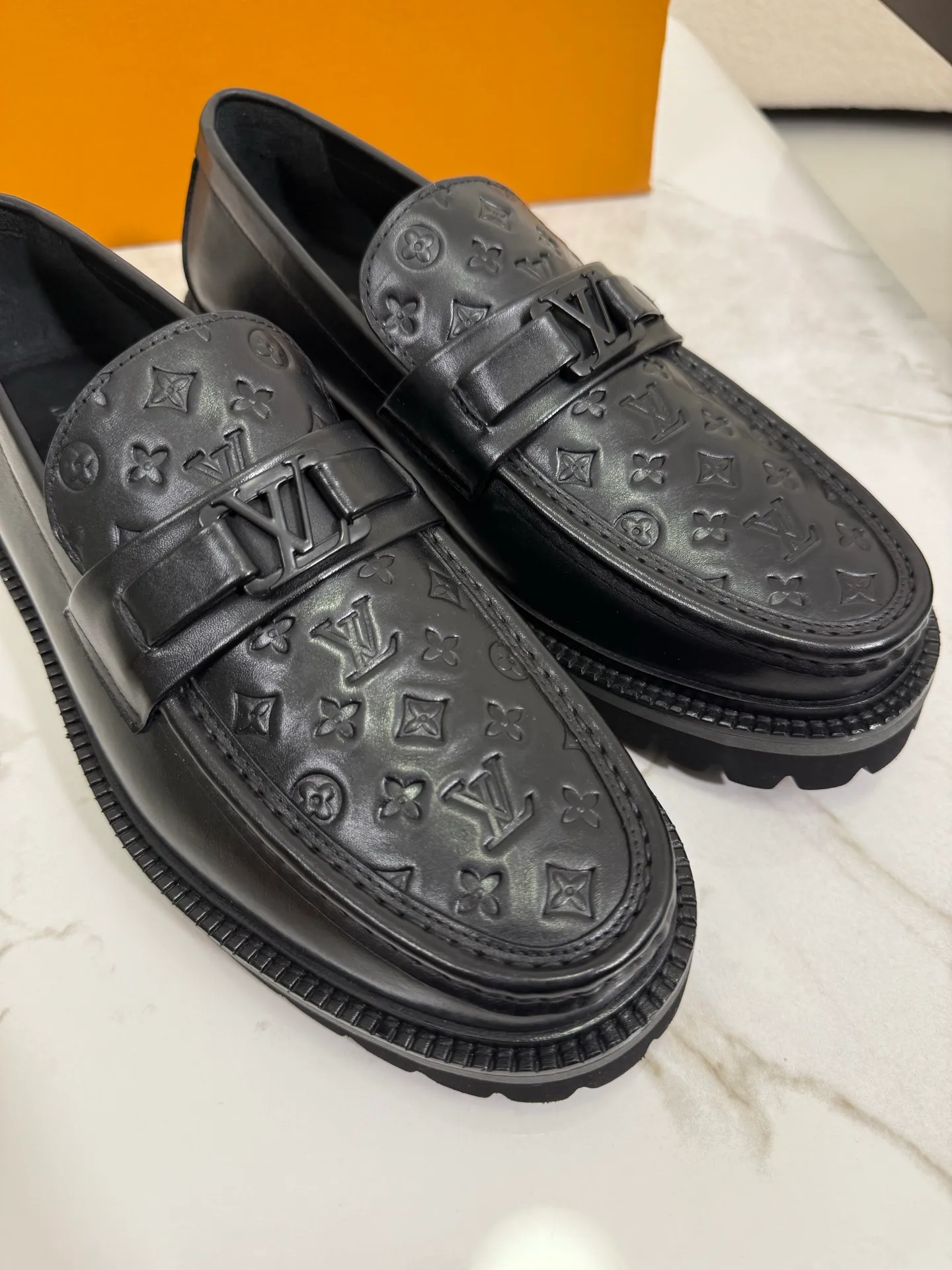 [L Family] Top P: 800💰 ▪️Size: 39-44 (38.45 custom-made) The top male god leather shoes Lv series are sold at the same time with original factory configuration, original cowhide fabric imported from Italy, soft and comfortable, imported water-dyed cow lining, soles: original ultra-light French foam outsole super comfortable, original factory with single goods 🔍🔍high quality, can be entered and exited at will, welcome to compare and synchronize.